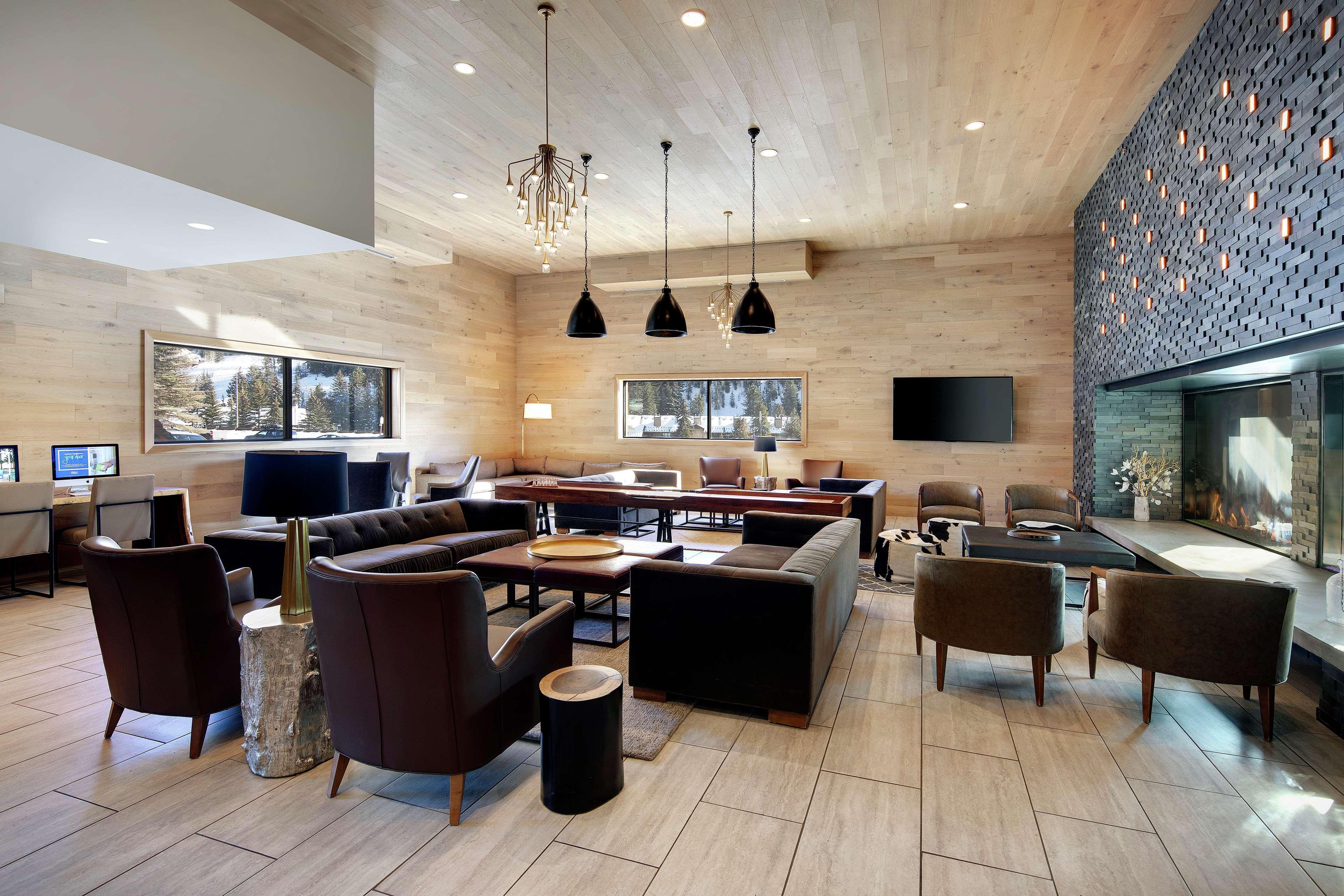 Highline Vail - A Doubletree By Hilton Hotel Buitenkant foto